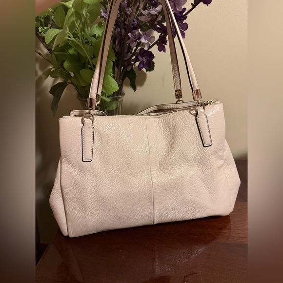 Coach Pebbled Leather Off White Shoulder Bag - Picture 5 of 8